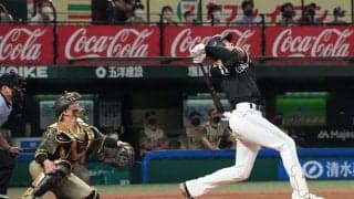 柳田悠岐の“異次元打法”は「カチ上げすぎぃ」　外野手を惑わせる「エグい回転」