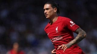 「失敗して嫌な思いをしたバカ」“噛みつき“愚行のスアレスが自虐も交えて頭突きの後輩・ヌニェスに助言「もっと注目される」