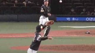 勢い増した“助走鬼肩”が「外野まで行きそうな伸び」　荒ぶる送球「肩力お化け」