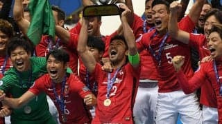 「今日も来ますよね!?」阿部勇樹が埼スタ凱旋！ACL観戦し、かつてのチームメイトとツーショット