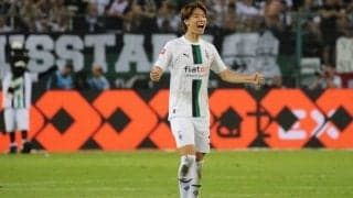 ボルシアMG板倉滉が2戦連続｢マン・オブ・ザ・マッチ受賞｣！ 監督と抱擁の｢MOM発表画像｣は｢文春砲みたい｣と反響！