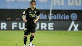 モドリッチ、超絶プレーで交代時に「敵地でスタンディングオベーション」を受ける! “圧巻ミドル”と”カウンター弾お膳立て”で勝利に貢献