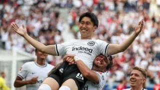 「ここから!?」鎌田大地が厳しい角度から「直接FKゴール」を叩き込む! “ペナルティエリア左”の角度がない位置から突き刺して今季4得点目