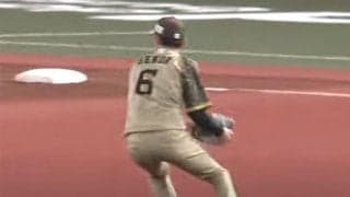 「この体勢なのに…」瞬き厳禁の瞬間送球　源田の“たまらん”美技が「うますぎる」