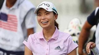 渋野日向子とジャカルタで生まれた交流　米選手の2ショット写真、手に持っていた物とは