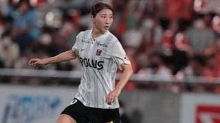 「モデルさんか⁉︎」、「めっちゃキレイで素敵」浦和Lの塩越柚歩がニューカラーを披露「明るめと暗めどちらが好きでしょうか」