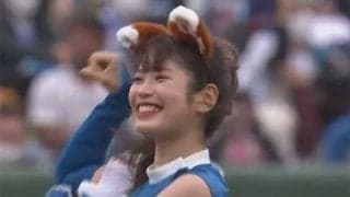しっぽ“フリフリ”の「生ダンス最高」　勢力拡大のきつねチアが「アヒアヒアッヒー」