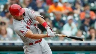 【MLB】スタンドに入らぬ衝撃の“天井直撃”　トラウトの特大弾が「煙が出るほどの打球」