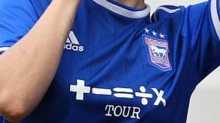 イプスウィッチがエド・シーランとコラボの3rdユニを発表、黒基調のクールな一枚でPVには本人も登場