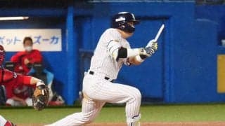 「折れたバットとボールが同じ速さ…」　村上宗隆のパワーにファン仰天「さすが神様」