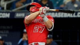 【MLB】トラウトが「イチローみたいだ」　地面スレスレ…驚愕“悪球打ち”は「やっぱり天才」