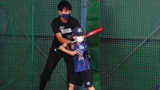 バットにボールが当たらない悩みにヒント　少年野球の名将が勧める“両振り”
