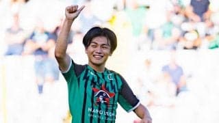 ロングスローからわずか4秒！ 上田綺世が「冷静過ぎるコントロール右足弾」でベルギー初ゴール！ 苦しむチームに勝点もたらす！