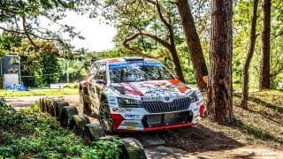 ERCチェコ：ヤン・コペッキーが首位発進、新王者のエフレン・ラレーナはクラッシュ