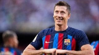 「まさかのシュート姿」が2.6万超え”いいね”! レバンドフスキの「豪快ゴール写真」が「ブンデスのロゴやん」と話題に