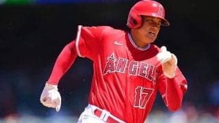 大谷翔平、投手泣かせの足が光る“超速内野安打”に米記者注目「閃光のように走った」