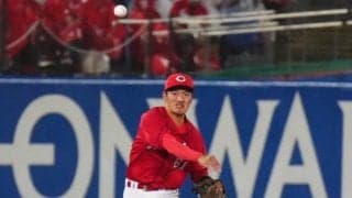“目隠し状態”からの逆噴射キャノン　内野爆走30mの美技が「肩メジャーレベルやな」