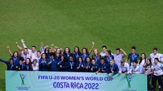 「僕にはできないけど…」U-20女子W杯の表彰式でブラジル選手がFIFA会長に仰天行為「お気に入りの瞬間」