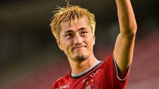 「手を繋いでる2人が可愛すぎて」鹿島の練習動画で鈴木優磨＆荒木遼太郎の“仲良し姿”に1000いいねのサポ興奮！ 坪井・鈴木両コーチも合流で、いい雰囲気でH浦和戦へ