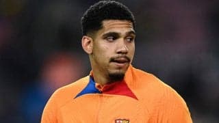 「足を骨折しそう」バルセロナDF、エンブレムを踏まぬよう緊急回避「シンボルへの敬意」