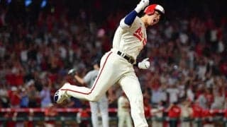 大谷翔平が遂に濡れた　ベンチで受けた同僚の祝福に日米反響「大きくなった子どもだ」