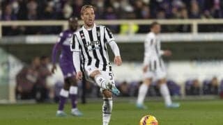 リバプールがブラジル代表MF獲得で負傷者続出の中盤を補強！ ｢赤は違和感ある｣などと話題のユニフォーム｢お披露目画像｣と選んだ｢背番号｣