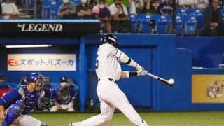 村上宗隆の“超速50号”は「超人すぎだろ」　右翼突き刺さるロケットが「エグすぎ」