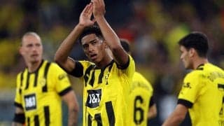 巧妙に紛れ込みすぎ!? ドルトムント戦で少年がピッチ乱入も「プレスバックしてるかと」