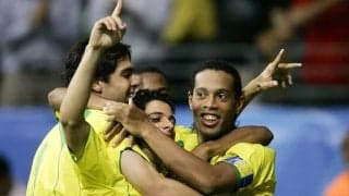 「神話の世界」ブラジル代表ロナウジーニョら「レジェンド最新3ショット」にファン興奮！ 一方で、「悲しい」「これは誰？」の声も挙がる