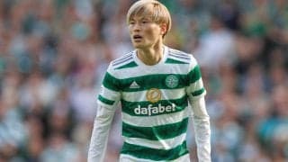 肩負傷の古橋亨梧が試合後にズッコケ!? 勝利喜び煽るも着地失敗、守護神が焦って駆け寄る事態に