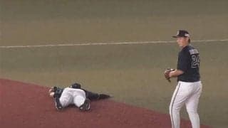 捕球寸前でいきなり地面に倒れ込む　思いやりの“奇行”が「パワプロの操作ミス」