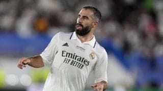 ｢天使だ｣｢可愛い｣!! レアルDFの妻＆息子の画像に｢1万7000超いいね｣の大反響!! 本拠地スタジアム写真公開で、｢将来のレアル選手｣などと話題となった｢幸せなショット｣