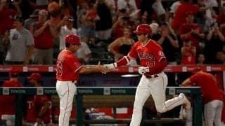 大谷翔平、水も滴るHR生還後の“儀式”に米注目「今回は怖がってない」「背が高いな」