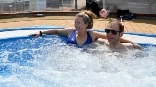 「ファンタジー」リーグ・アンにお風呂席?!　ピッチサイドにジャグジー設置でバスタブからサッカー観戦