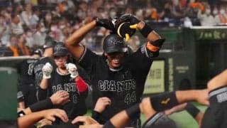 巨人が衝撃特大弾2発、ウォーカー看板越え満弾＆ポランコ上段3ラン　11失点の浜口呆然