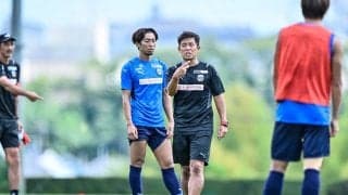 「ふくらはぎにしか目がいかない」川崎・鬼木監督が「シュート練習参加」でサポーター大反響！ 広島戦に向けた練習で熱の込もった居残り練習見せる！
