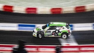 WRCアクロポリス：WRC2リーダーのアンドレアス・ミケルセンがクラッシュ、競技続行は不透明