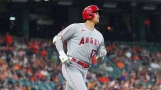 【MLB】大谷翔平が「片手で打った」　“中半日”で豪快2ラン、米衝撃「5回1失点の数時間後に」
