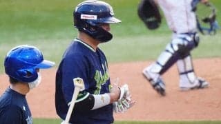 村上宗隆が途中交代　8回右脚に155キロ死球受け場内騒然、4打席でアーチなし