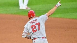 トラウト7戦連発の35号同点2ラン！　MLB記録まであと1、米記者驚愕「信じられない」
