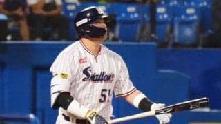 前日右脚に死球の燕・村上は変わらずスタメン　「4番・三塁」で先発出場