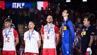 クラブ、代表でV逸のクレクが敗戦後に見せるリーダーの姿。永露元稀への抱擁に込めた思い