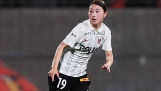 「葡萄より顔小さい！」「ほっぺが落ちそう」浦和L・塩越柚歩が好物との3ショットにファン反応「ぶどうになりたいと思ったのは初めて」