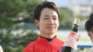 松山弘平騎手がプロ野球の始球式に登場 20日阪神vsDeNA戦