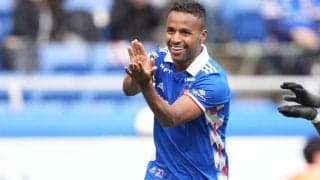 「泣かせるじゃないか」横浜FMの助っ人エウベルがケガしたチームメイトのゴールパフォ披露！「仲川発信なのもいい」