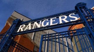 圧巻すぎる最大限の敬意！ エリザベス女王に捧げる壮大なコレオ!! レンジャーズサポがスタンド一面に英国旗を展開