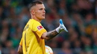 世にも珍しい！ GKノイアーのドンピシャヘッド、相手GKがワンハンドセーブ！