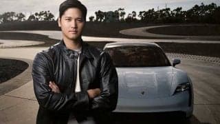 【MLB】睨んでくる大谷翔平に要注意？　“カッコ良すぎる”高級車の巨大広告が話題