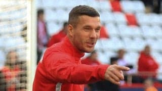 ｢めっちゃ好かれとる｣!! 元神戸FWポドルスキが元大宮の奥抜侃志と｢sushi party｣! Arigatoの感謝メッセージ