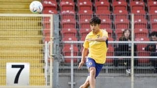 「めちゃくちゃ久保建英じゃん」久保建英「日本代表”新ユニ”イラスト」を”ジャイキリ”作者が描き下ろし!アメリカ戦直前のサプライズ
